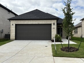 Building Photo - 411 Travine Dr