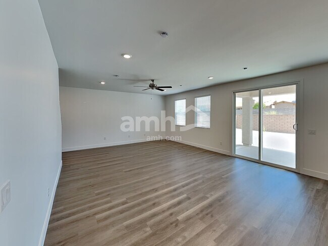 Foto del edificio - 9588 Harkes Dr