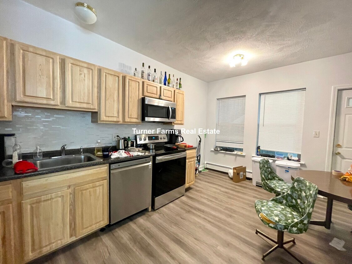 Foto principal - 112 Berkshire St