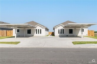 Building Photo - 1006 N Clarence Ave
