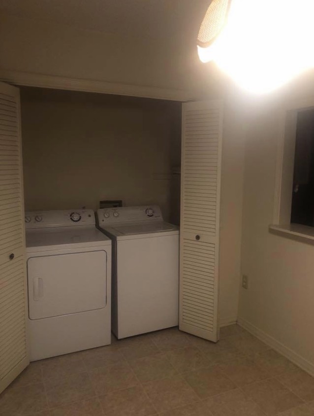 Each unit has washer/dryer - 5205 brightside view dr