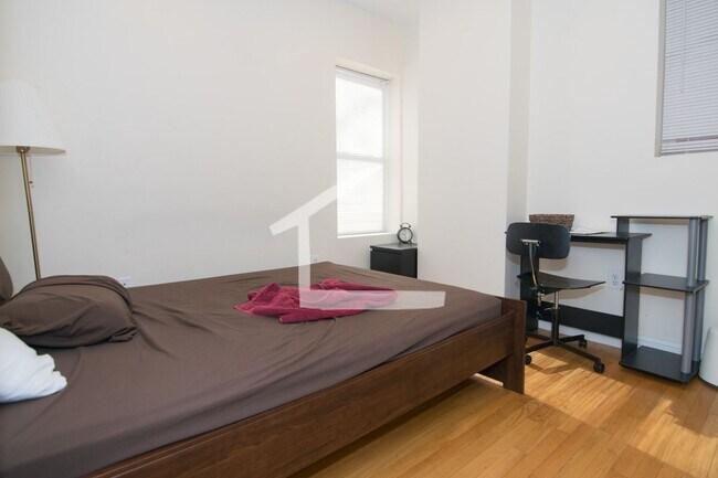 Building Photo - 4 Bedroom