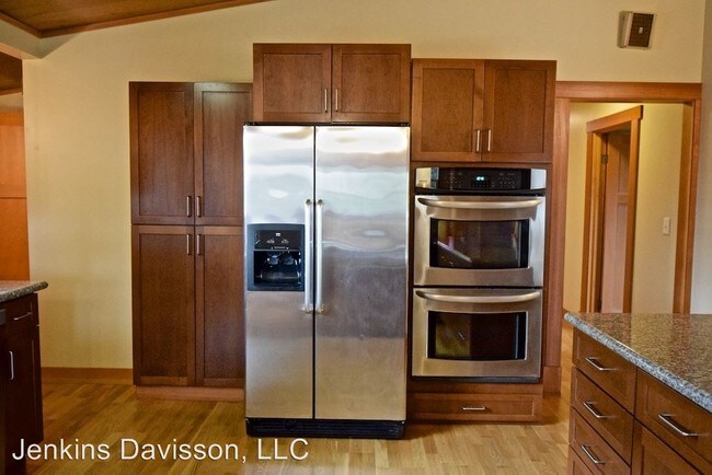 Foto del edificio - 3 br, 2 bath House - 4108 SE Risley Ave