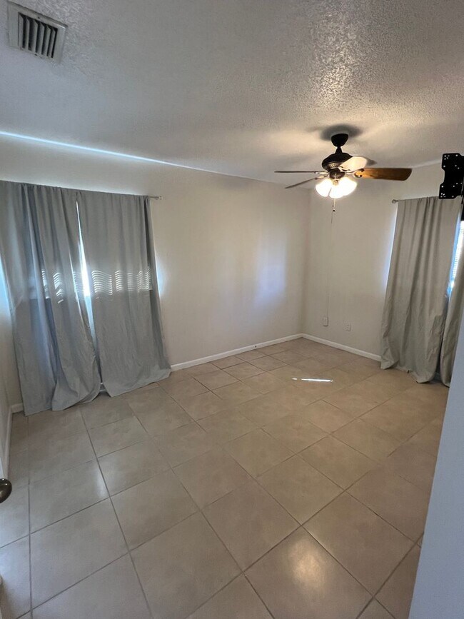 Foto del edificio - 3/2 carport in Port Charlotte