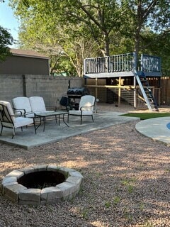 Building Photo - Beautiful 4 Bed/2 Bath with a Pool in the Heart of Castle Hills