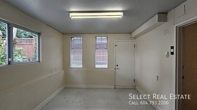 Building Photo - 1587 Stayte Rd