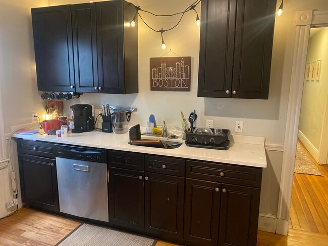 Building Photo - 10 Taft St