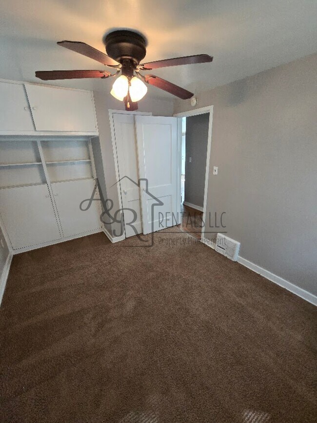 Foto del edificio - 405 Fieldcrest Dr