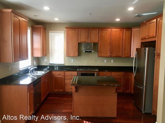 Building Photo - 234 Peppermint Tree Terrace