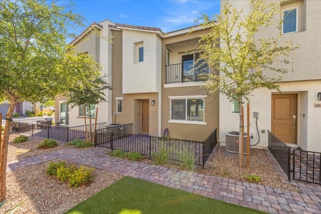 Building Photo - Spacious 3 Bd, 2Bath Open Concept Townhous...