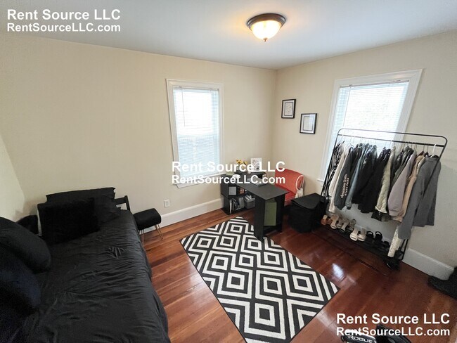 Foto del edificio - 15 Sargent Ave