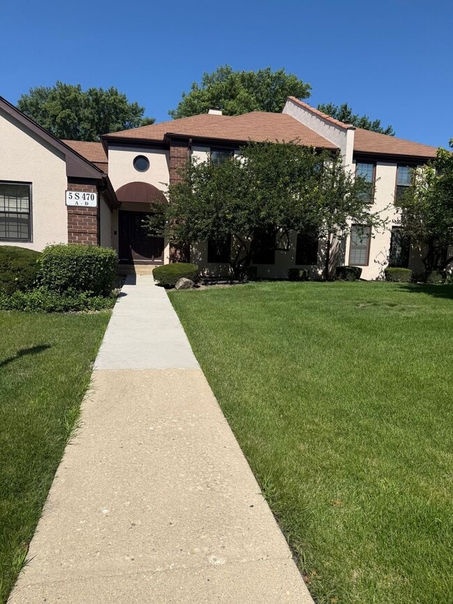 Building Photo - 5S470 Scots Dr