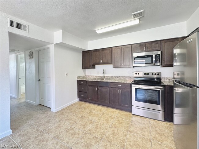Building Photo - 2920 E Siki Ct