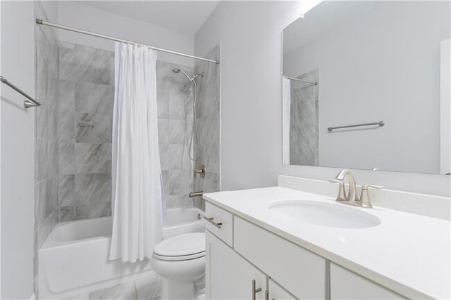 Building Photo - 330 La Perla Dr