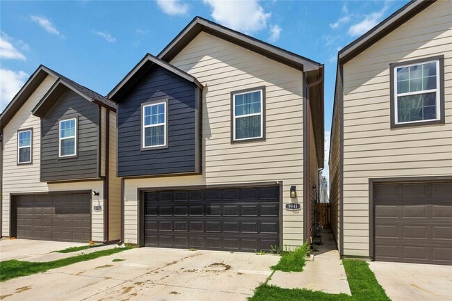 Building Photo - 9941 Lanewell St
