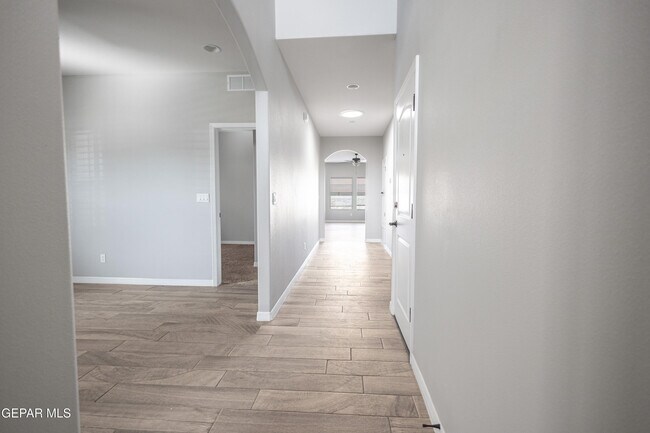 Foto del edificio - 3135 Red Creek