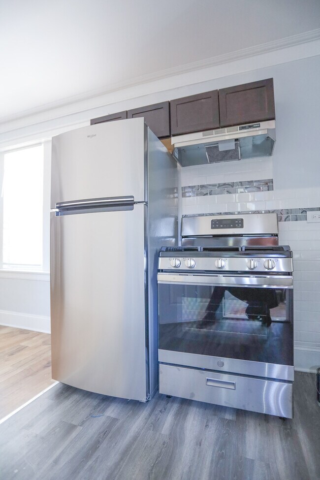 Building Photo - 4628 N Wolcott Ave