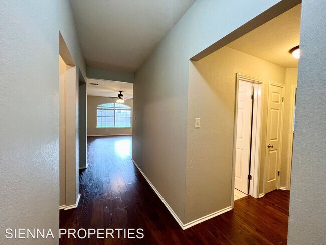 Foto del edificio - 3 br, 2 bath House - 6801 Fitchwood Ln