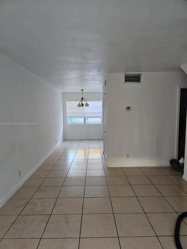 Building Photo - 4807 NW 9th Dr