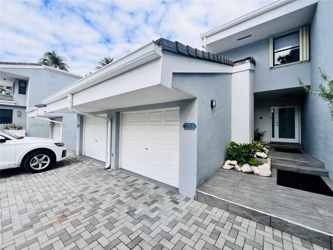 Building Photo - 253 Poinciana Island Dr