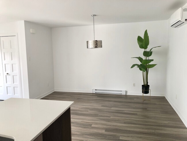 Building Photo - 1167 Rue Du Grand-Pic