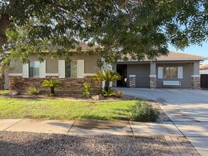Building Photo - 4203 E Los Altos Rd