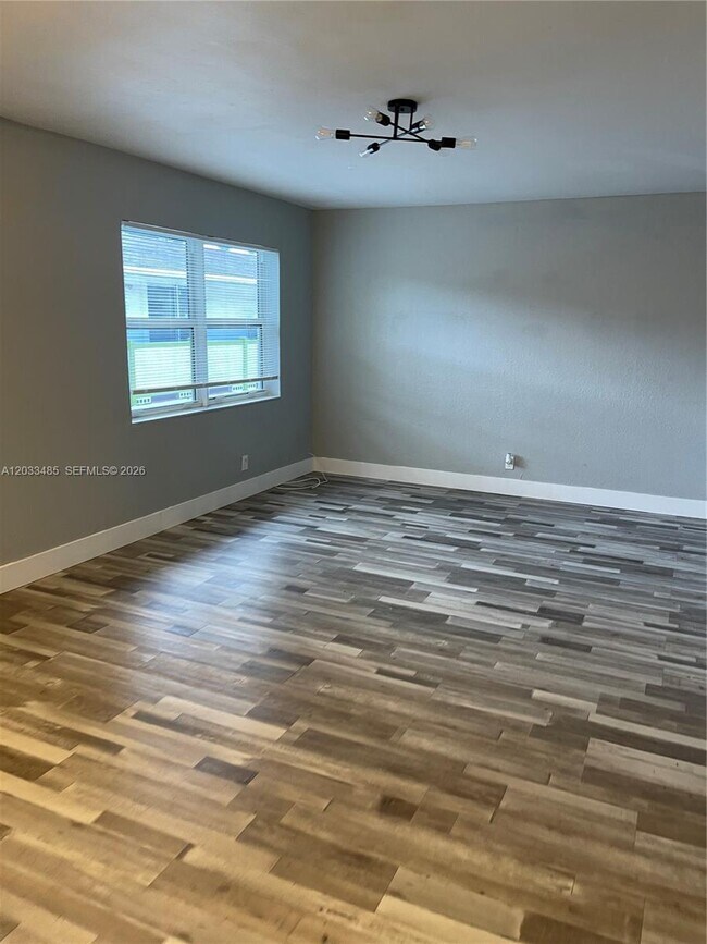Foto del edificio - 1532 SW 5th Pl