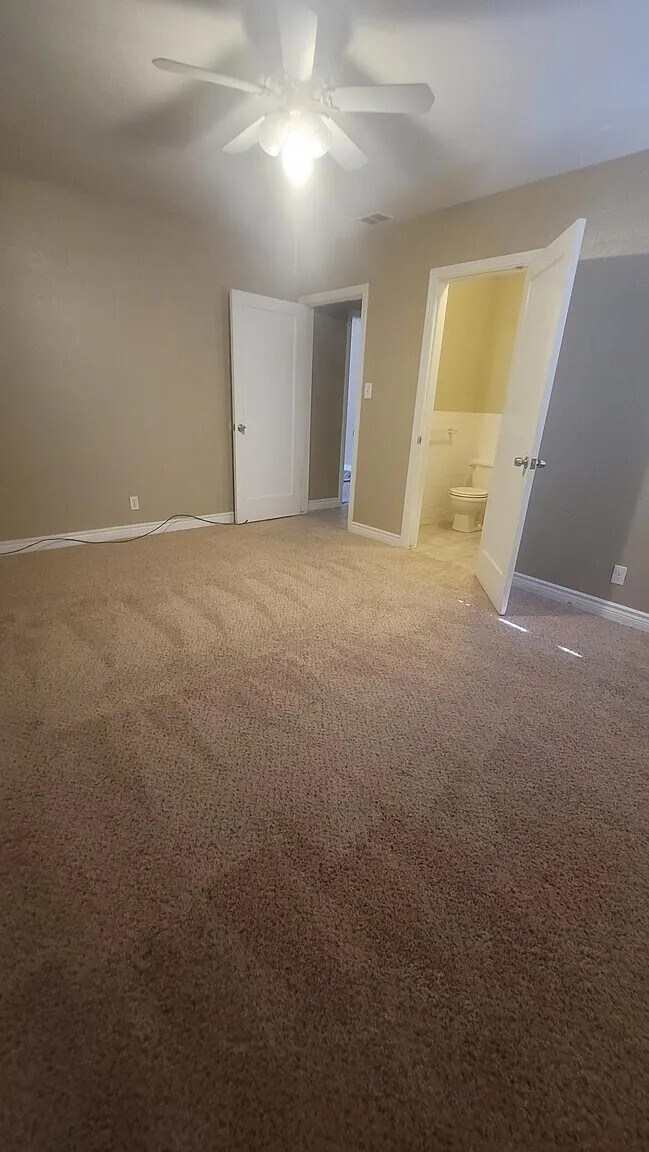 Foto del edificio - 1429 Woodland Dr