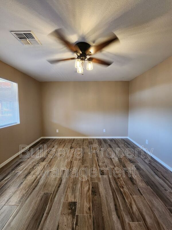 Photo - 143 S Doran House