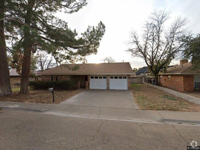 Old photo. Garage doors and metal fence have been added since purchase - 1603 S Ike Ave