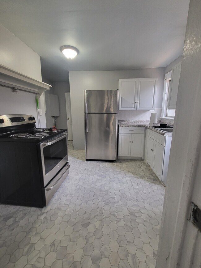 Foto del edificio - 1718 Pine Grove Ave