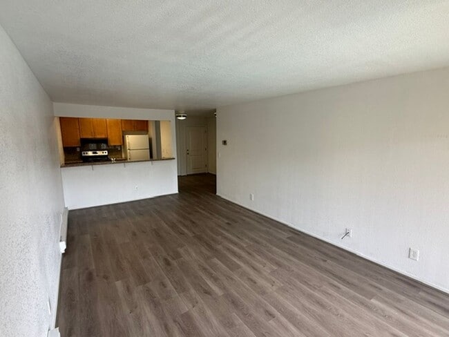 Building Photo - 1-bedroom San Pablo Apartment in Gated Community