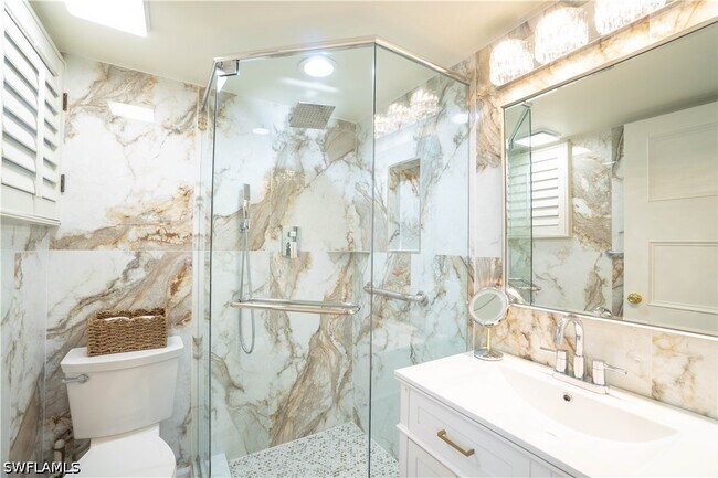 Building Photo - 388 4th Ave S