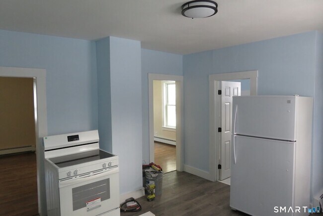 Foto del edificio - 37 Buckley Hill Rd