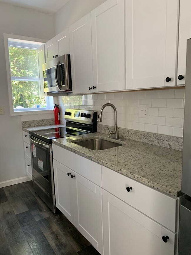 Building Photo - 3604 Oakmont Ave