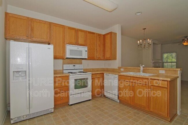 Foto del edificio - 8737 Wandering Creek Way