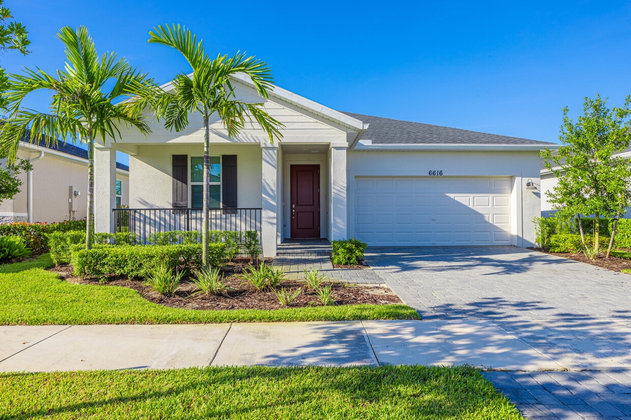 Foto principal - 6616 Cloverdale Ave