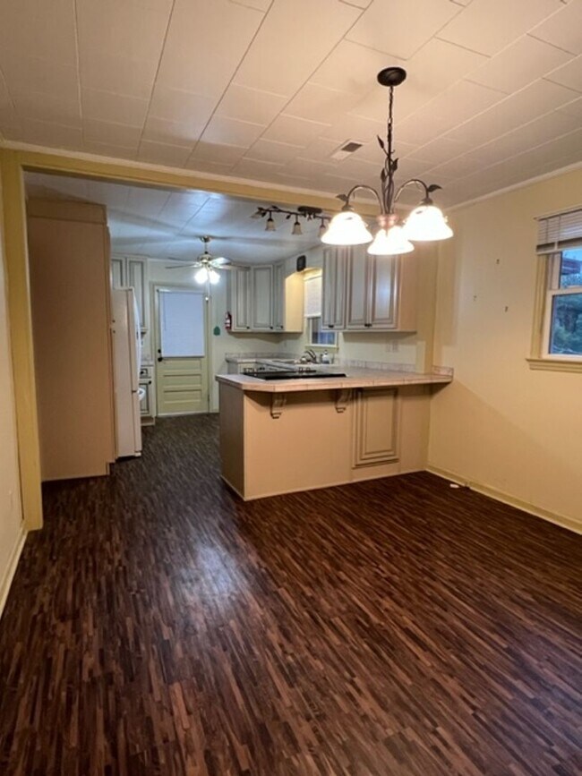 Building Photo - Black Mountain Rental