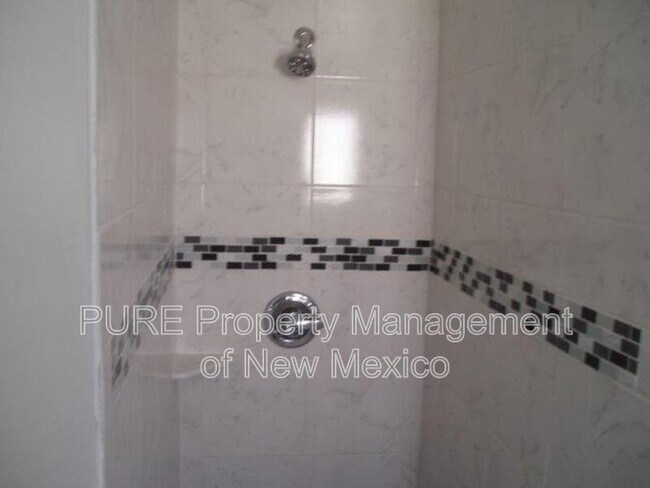 Building Photo - 509 Morningside Dr NE