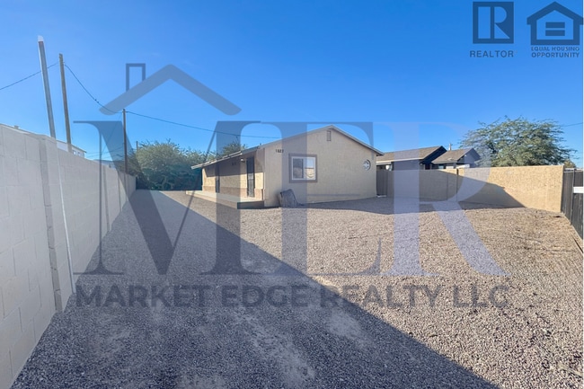 Building Photo - 1023