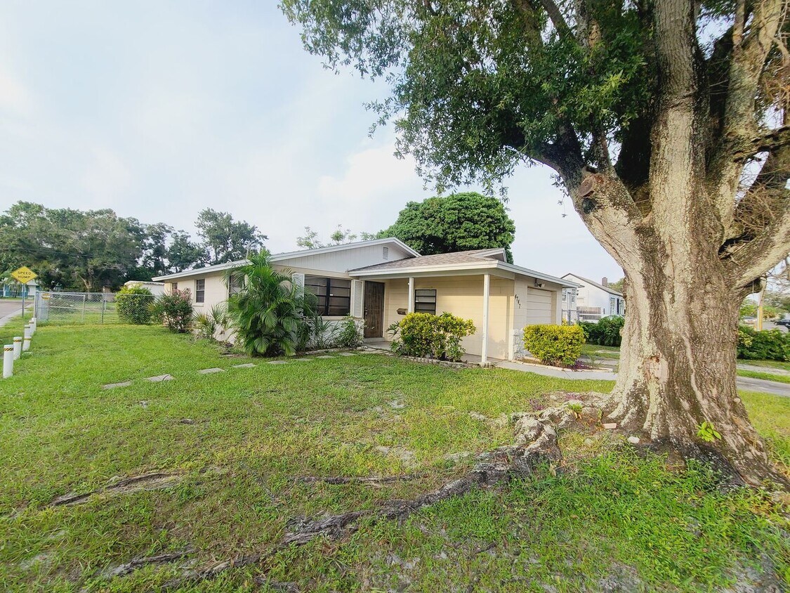 Building Photo - Charming Four Bedroom One Bathroom House p...