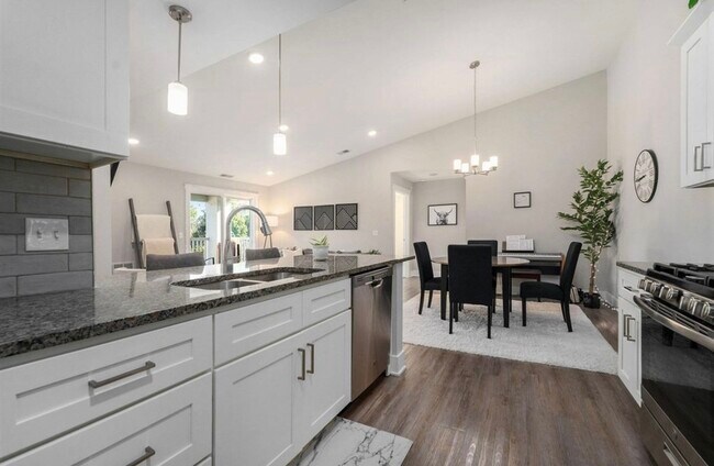 Building Photo - 3179 Blairview Pky SE