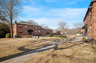 Building Photo - 131 Forest Ave