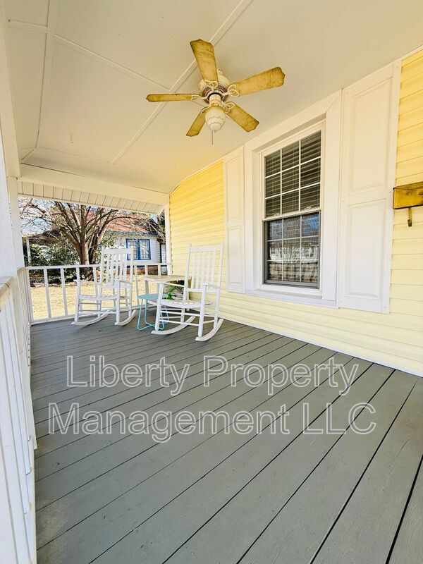 Foto del edificio - 205 East E Street