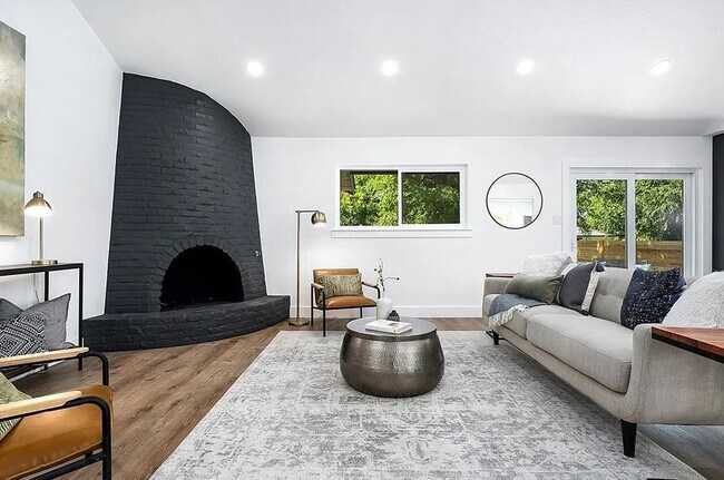 Building Photo - 7305 Meadowood Dr