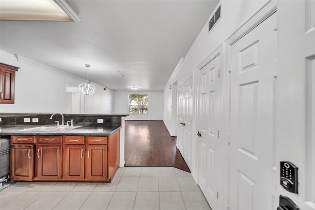 Foto del edificio - 6633 W Sam Houston Pkwy S