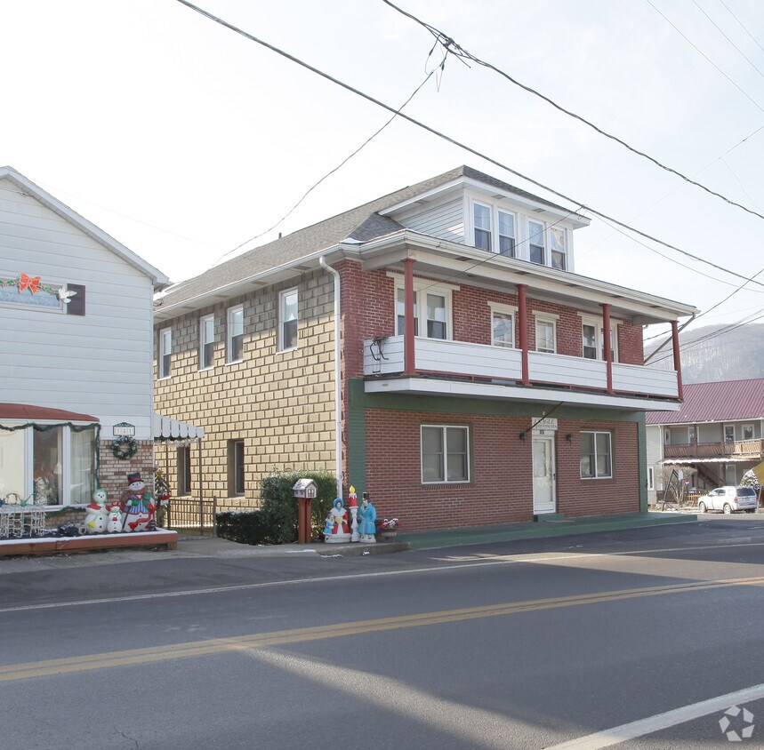 Primary Photo - 137 Main St