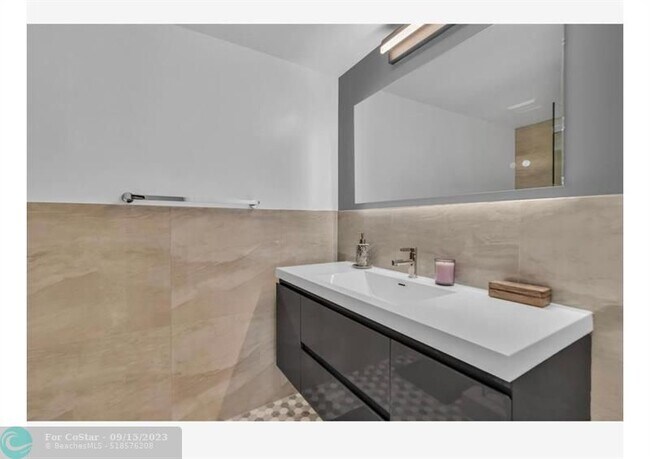 Building Photo - 5100 SW 90th Ave