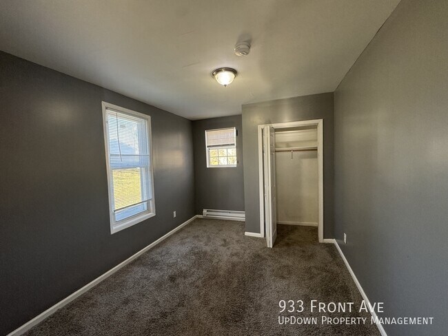 Foto del edificio - 933 Front Ave