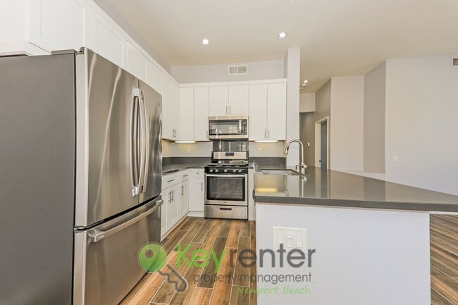 Building Photo - Stunning Westpark Condo in the Heart of Ir...